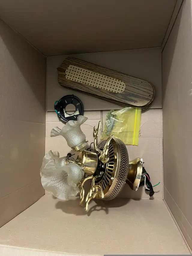 1 Ceiling Fan $25 in Indoor Lighting & Fans in Mississauga / Peel Region - Image 3
