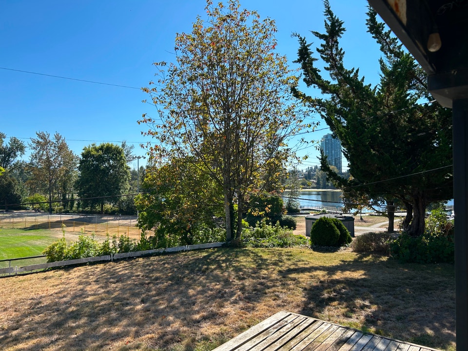$3,100 / 3br - 3300ft2 - Spacious 3 Bedroom House on Mill Lake 1