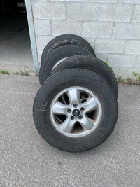 P235 / 70R164  Goodyear tires with rims/ pneus été  avec jantes 