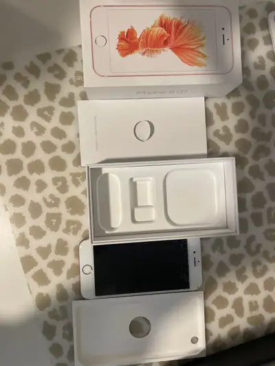 AS IS, no case, charger etc Screen is broken, otherwise good