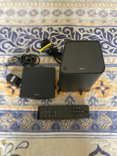 TOUR VIDEOTRON POUR TV AVEC MANETTE ET RECEPTEUR, View more