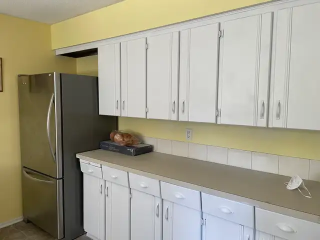 upstairs bedroom for rent  in Room Rentals & Roommates in Burnaby/New Westminster - Image 9