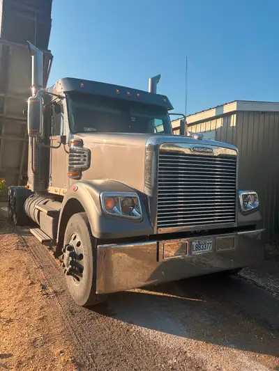 Freight coronado 2022 308,000 km DD15 Garantie EW4 2029 18 vitesses 13,200X46,000 Lbs full lock. 234...