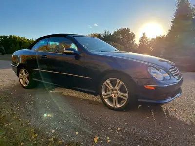 If you’ve been thinking about getting a convertible for the Calgary summer, this 2004 Mercedes‑Benz...