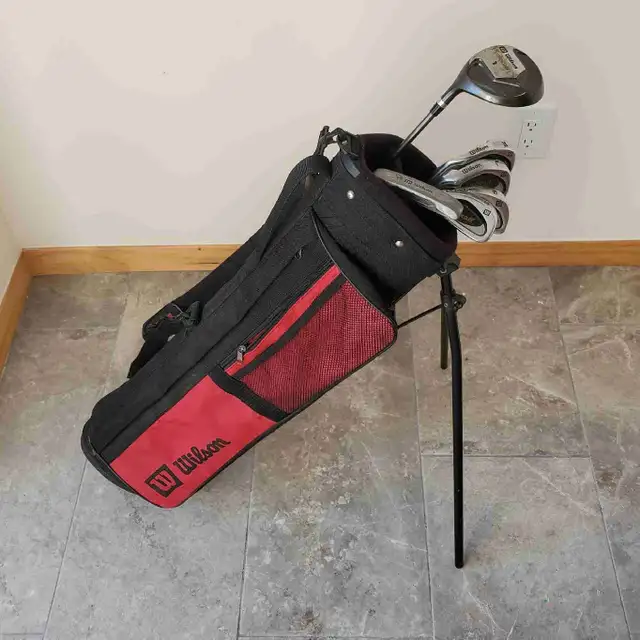 Jr. / Kida WILSON PRO STAFF Golf Clubs with Stand Bag in Golf in Barrie - Image 3