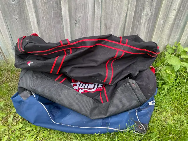 Hockey equipment clean-out in Hockey in Belleville - Image 5