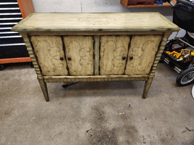 Buffet Cabinet/Sideboard in Hutches & Display Cabinets in Winnipeg
