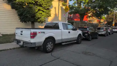 Selling a 2010 Ford F-150 XLT. The truck has 320,000 kms, runs, drives, and the 4x4 works.Being sold...