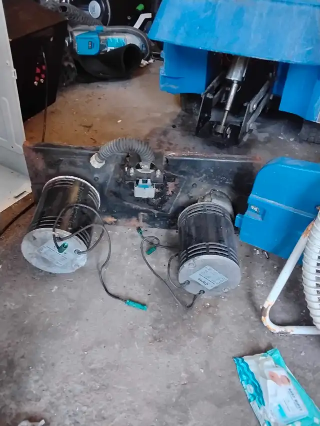 Clarke Focus S33 parts out in Other Business & Industrial in City of Toronto - Image 6