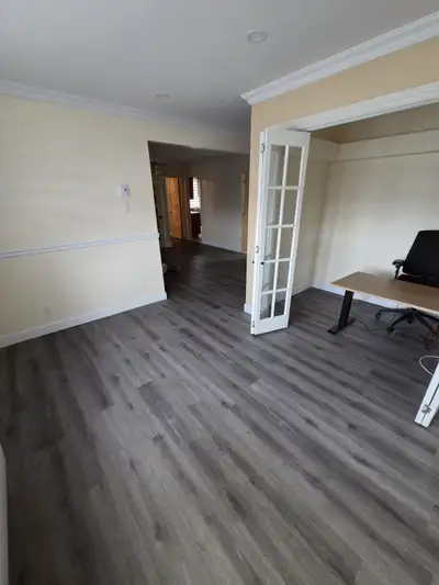 Très grand 4 1/2 de 1107 pieds carrés -"Rénovation immobilière" en 2025, TOUT a été refait à neuf, s...