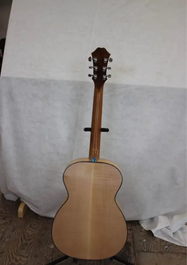 Acoustic guitar in Guitars in Dartmouth - Image 4