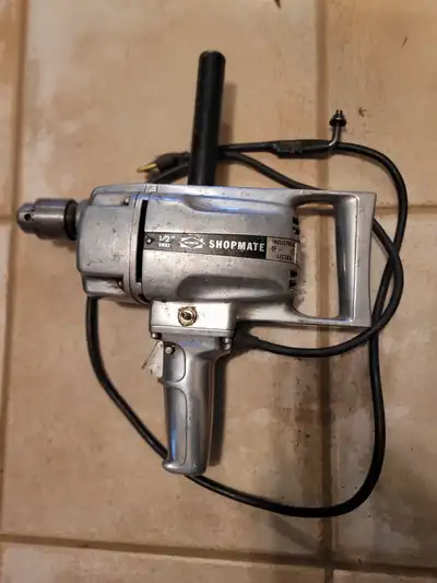 SHOPMATE 1/2'' HEAVY DUTY ELECTRIC DRILL. Model # 760. Comes with Steel Pipe Handle and Chuck Key. 5...