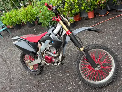 '05 CRF450R in excellent shape. Starts on the first or second kick every time (hot or cold), runs an...