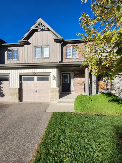 Spacious 3-Bedroom Townhouse for Rent – Verona Village, Stratford Located in the quiet northeast par...