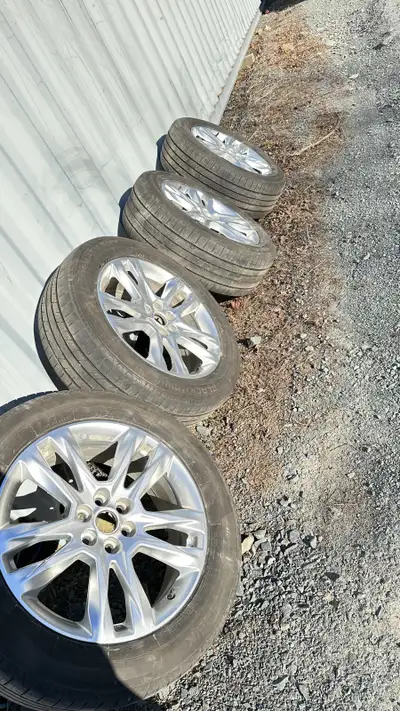 Selling a set of 4 Chevrolet traverse wheels. Tires are fairly worn but can still be use for a seaso...