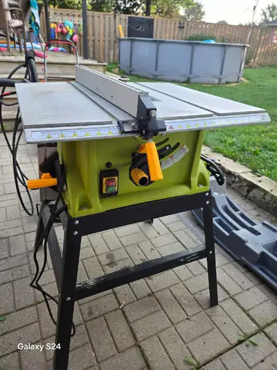 Radley table saw like new, only used a hand full of times. Works great.