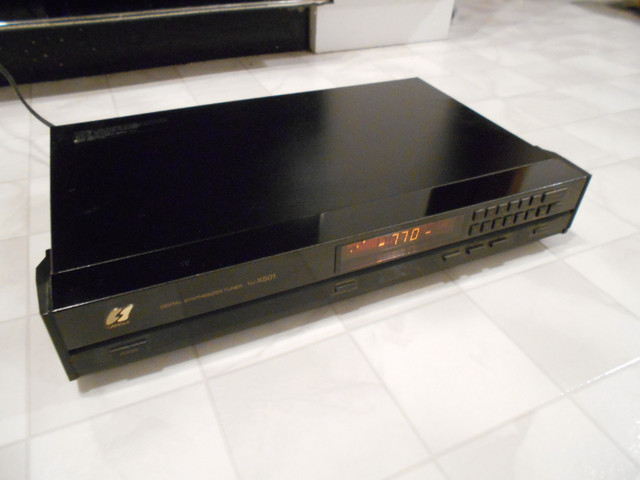 Vintage Sansui TU-X501 Tuner Stereo Digital Synthesizer AM FM in Stereo Systems & Home Theatre in Barrie