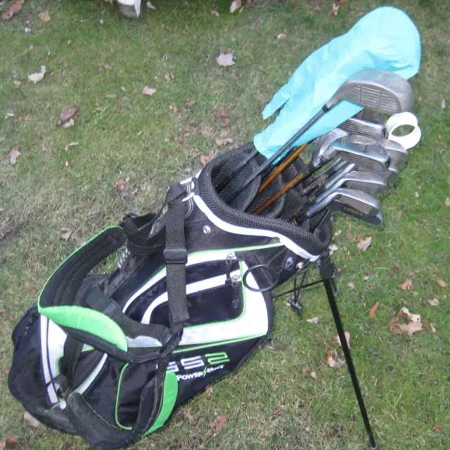 Mens Right Handed FULL 14 Golf Set Powerbilt Irons, Bear Hybrids in Golf in Sudbury - Image 2