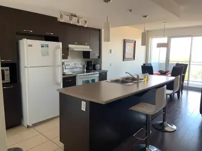 2 Bedroom Condo/ Condo  de deux chambres
