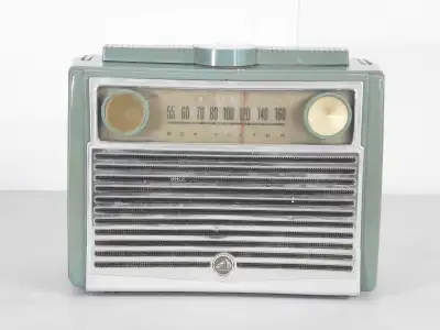 Radio Antique Rca Victor Portatif Modele P132 Globe Trotter Vert, View more