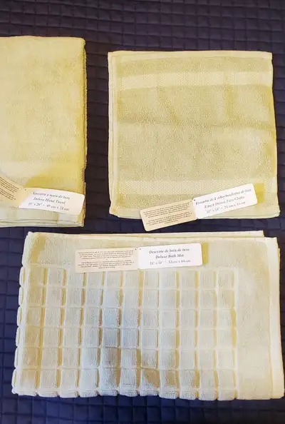 NEUFS - Serviette à main, débarbouillettes et tapis sortie  bain, View more