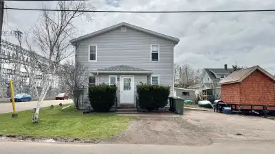 Triplex at the corner of Ottawa and King St for sale. Triplex has 2 - 2 bedroom units and 1-1 bedroo...