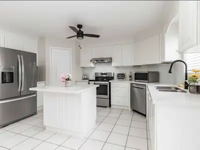 Beautiful 4 bedroom 2.5 bath 3 car parking detached house