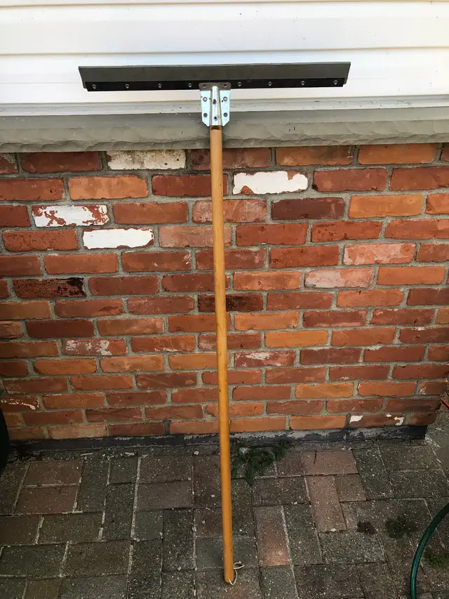 24” INDUSTRIAL STRAIGHT FLOOR SQUEEGEE in Outdoor Tools & Storage in Windsor Region - Image 3