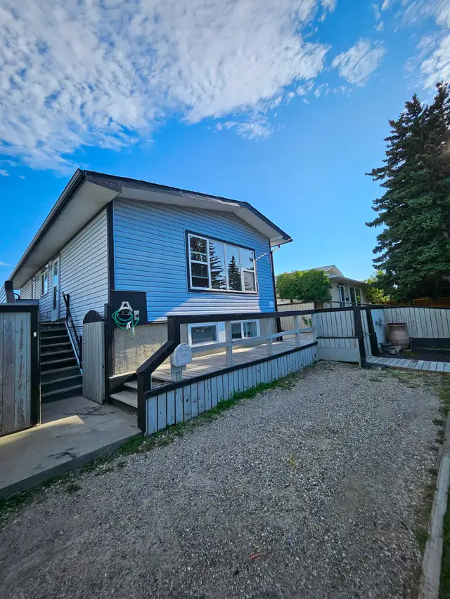 Main floor for rent, 3-bedroom, 64 Ave & 4 St North – Apr 3