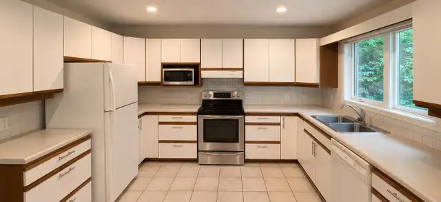 Used Kitchen Cabinets - great condition - buyer to remove 