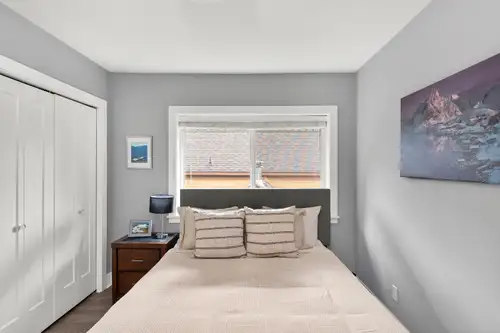 Welcome to your home away from home! This top floor, furnished 3BR has everything you need for an ex...