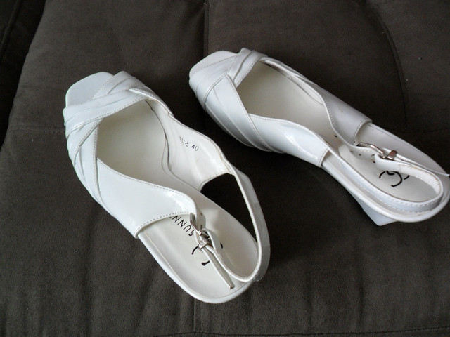 New Sandales Blanche à bride arrière White Sandal  US 9 EU 40 dans Femmes - Chaussures  à Ville de Montréal - Image 2