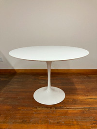 Eero Saarinen for Knoll - Round Tulip Table