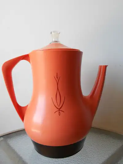 Une magnifique cafetière rétro-vintage orange de marque WEST-BEND u.s.a. - FIESTA PERK. 10 cups auto...