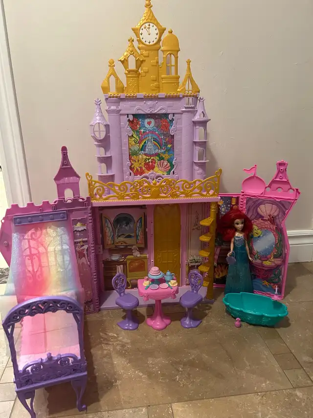 château princesse Ariel  pliable / fold n’ Go castle princess in Toys in City of Montréal - Image 2