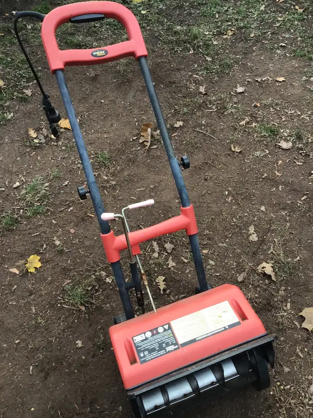 6.5 Amp Electric Snow Shovel in Outdoor Tools & Storage in Oakville / Halton Region - Image 2