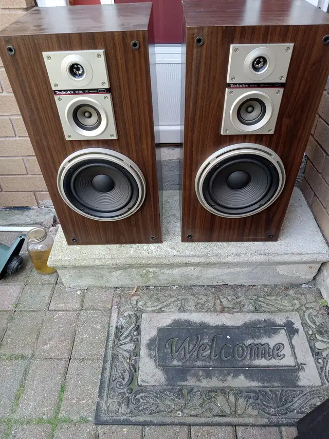 VINTAGE TECHNICS 3-WAY STEREO SPEAKERS in Speakers in Oshawa / Durham Region - Image 3