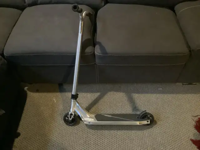 Scooter freestyle erawan v2 500 in Skateboard in City of Montréal - Image 2