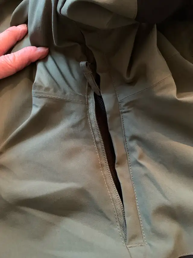 Kids size medium Ripzone ski jacket  in Kids & Youth in London - Image 6