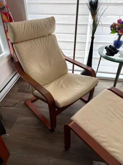 Fauteuil POANG et repose pieds en cuir, View more