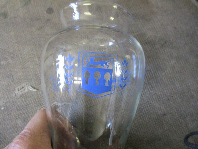 1905-55 SASKATCHEWAN GOLDEN JUBILEE GLASS VASE $10. CABIN DECOR in Arts & Collectibles in Winnipeg - Image 3