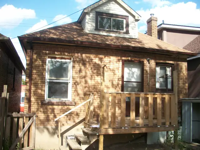 3BR FULL HOUSE   FINISH BASEMENT-$2275. OTTAWA & MAIN