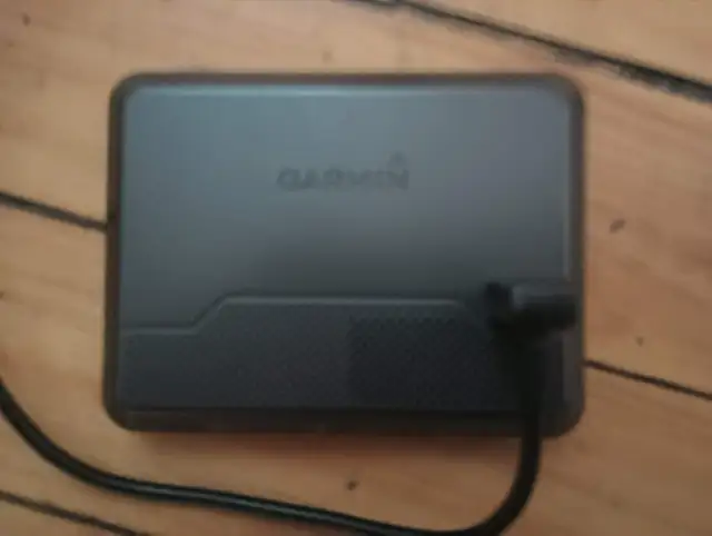 Garmin Nuvi 30 Portable GPS Car Navigation 3.5” Touchscreen in General Electronics in City of Montréal - Image 3