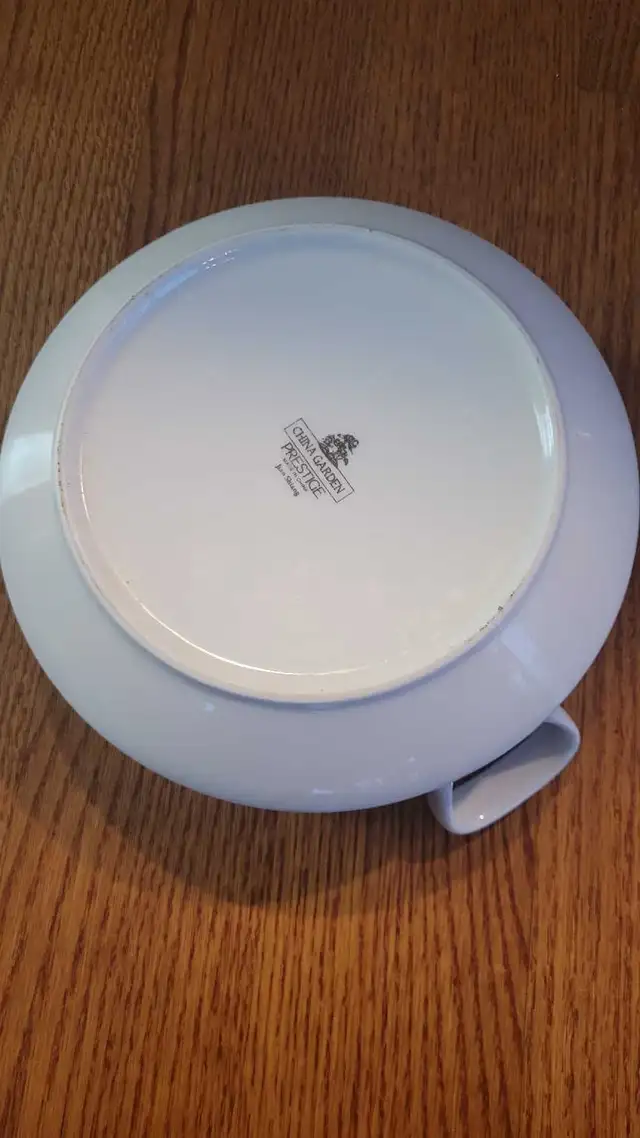 One as new China Garden Arctic Tureen in Kitchen & Dining Wares in Mississauga / Peel Region - Image 4