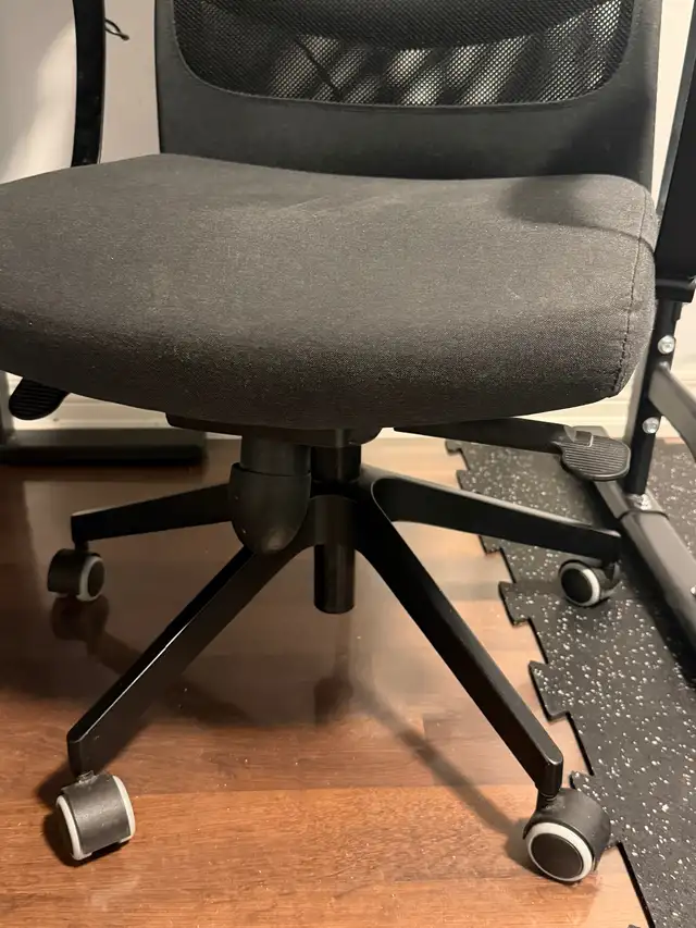 Selling Ikea office chair in Chairs & Recliners in Markham / York Region - Image 4