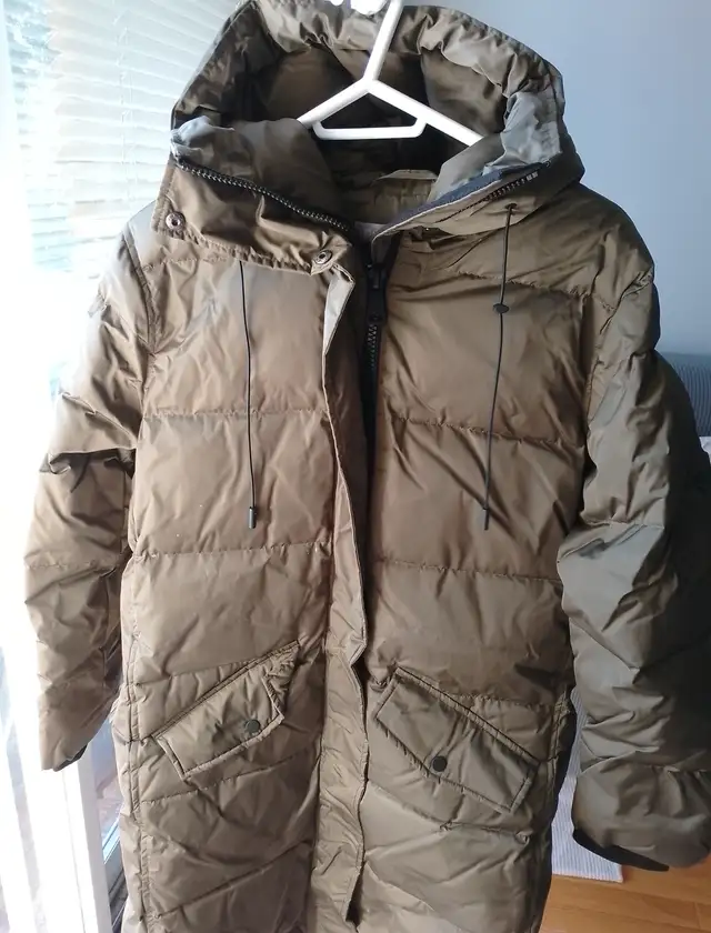 Simons Long Duvet Coat Size M in Women's - Tops & Outerwear in Ottawa - Image 2