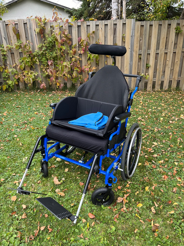 Custom STP HD Superlift Wheelchair. in Health & Special Needs in Thunder Bay