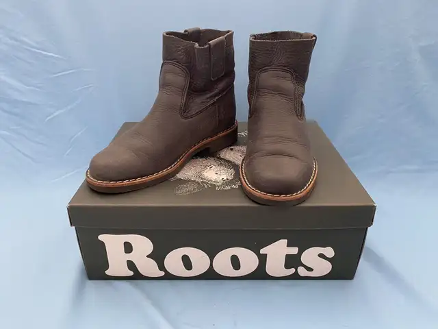 ROOTS Womens Leather Shorty Boot Tribe (size 6) in Women's - Shoes in Markham / York Region - Image 4