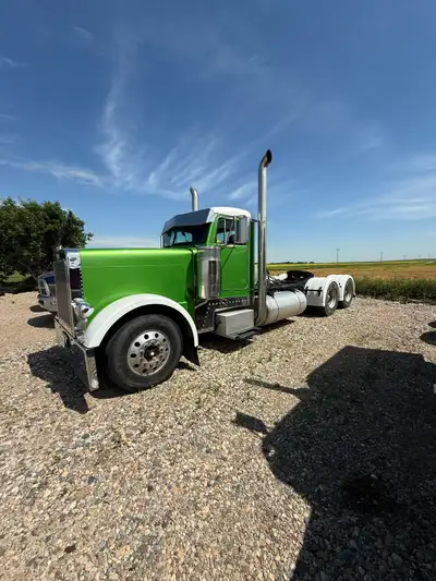 1998 Peterbilt 379 N14 Cummins (525HP) 13Spd (replaced 10,000km ago) New clutch Regular 40s 3.90 Int...