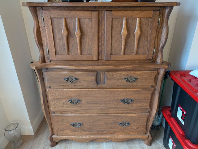 Commode et Tables de Chevet en Bois d'Orme dans Commodes et armoires  à Ville de Québec - Image 2